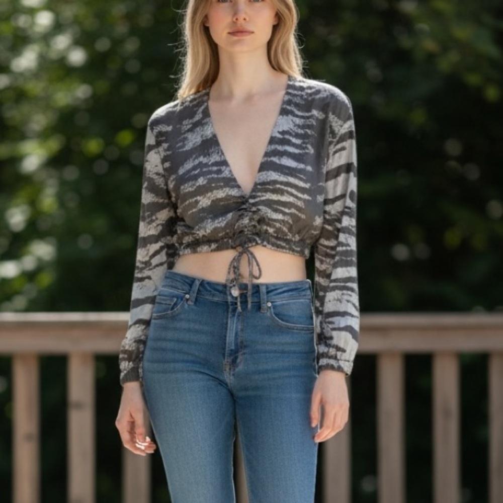 Manière De Voir Deep V-Neck Long Sleeve Crop Top